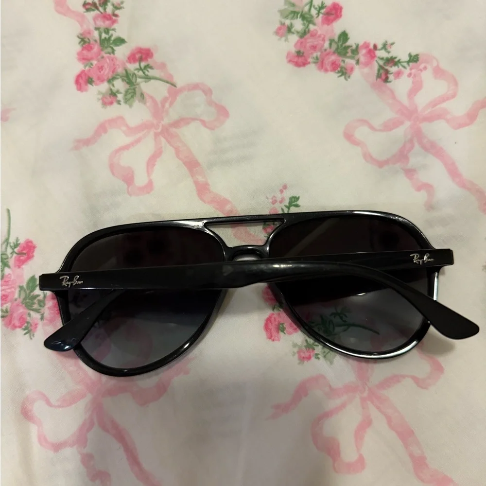 Ray-Ban Classic Black Sunglasses - Picture 4 of 14